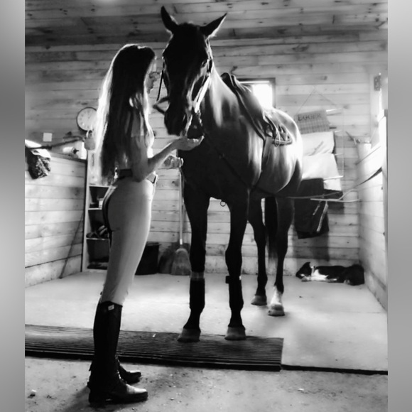 Meet your Posher, Monika - Picture 1 of 1